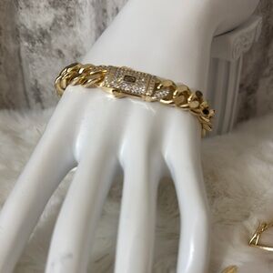 Elegant Gold Bracelet with Crystal Accents(Gold plated)